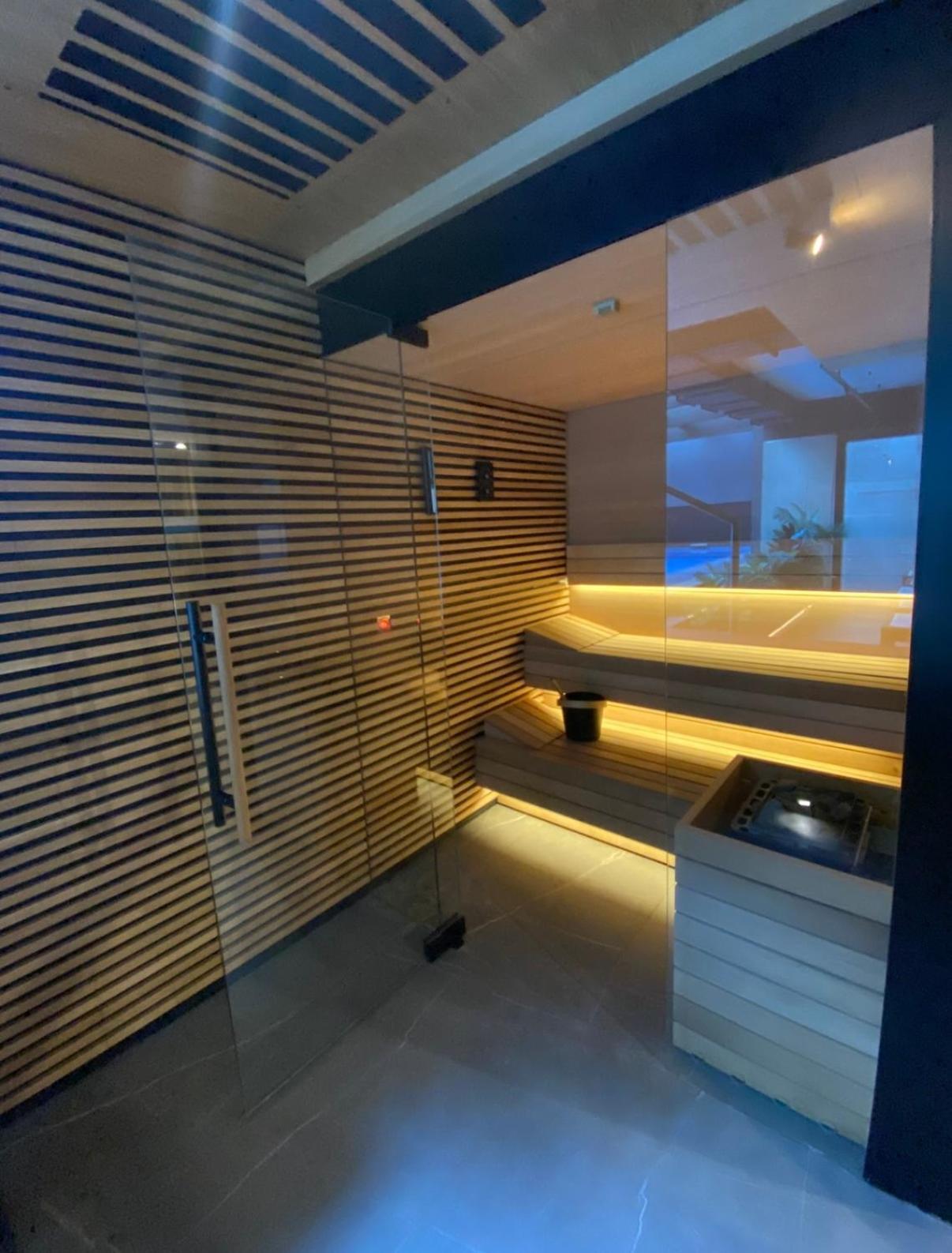 Vistula Avenue Apartment Free Parking, Swimming Pool, Sauna & Gym คราคูฟ ภายนอก รูปภาพ